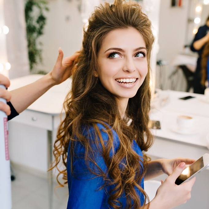 Pénétrer dans l’univers de la COIFFURE